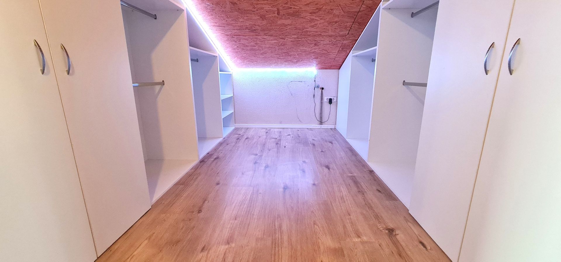 Casa semimobilata semiutilata modern cartier Izvor Tarlungeni Brasov - Poză 12