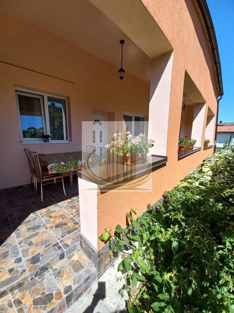 Apartament spațios la casă, curte & parcare – zona Mehala - Poză 8