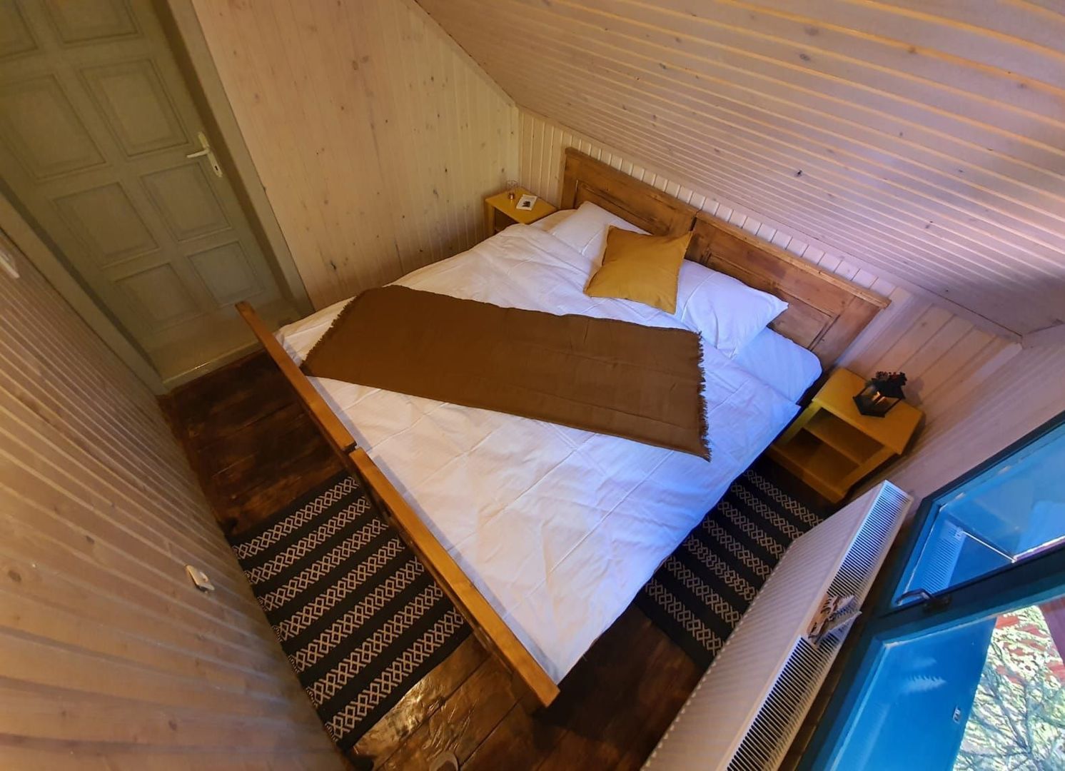 Cabană de vânzare-complet utilată, ideală pentru regim hotelier. - Poză 11