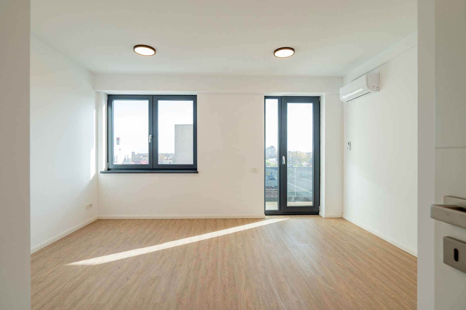NOU! Spatii de birouri premium de inchiriat | Bdul 1 Mai | Parcare - Poză 9