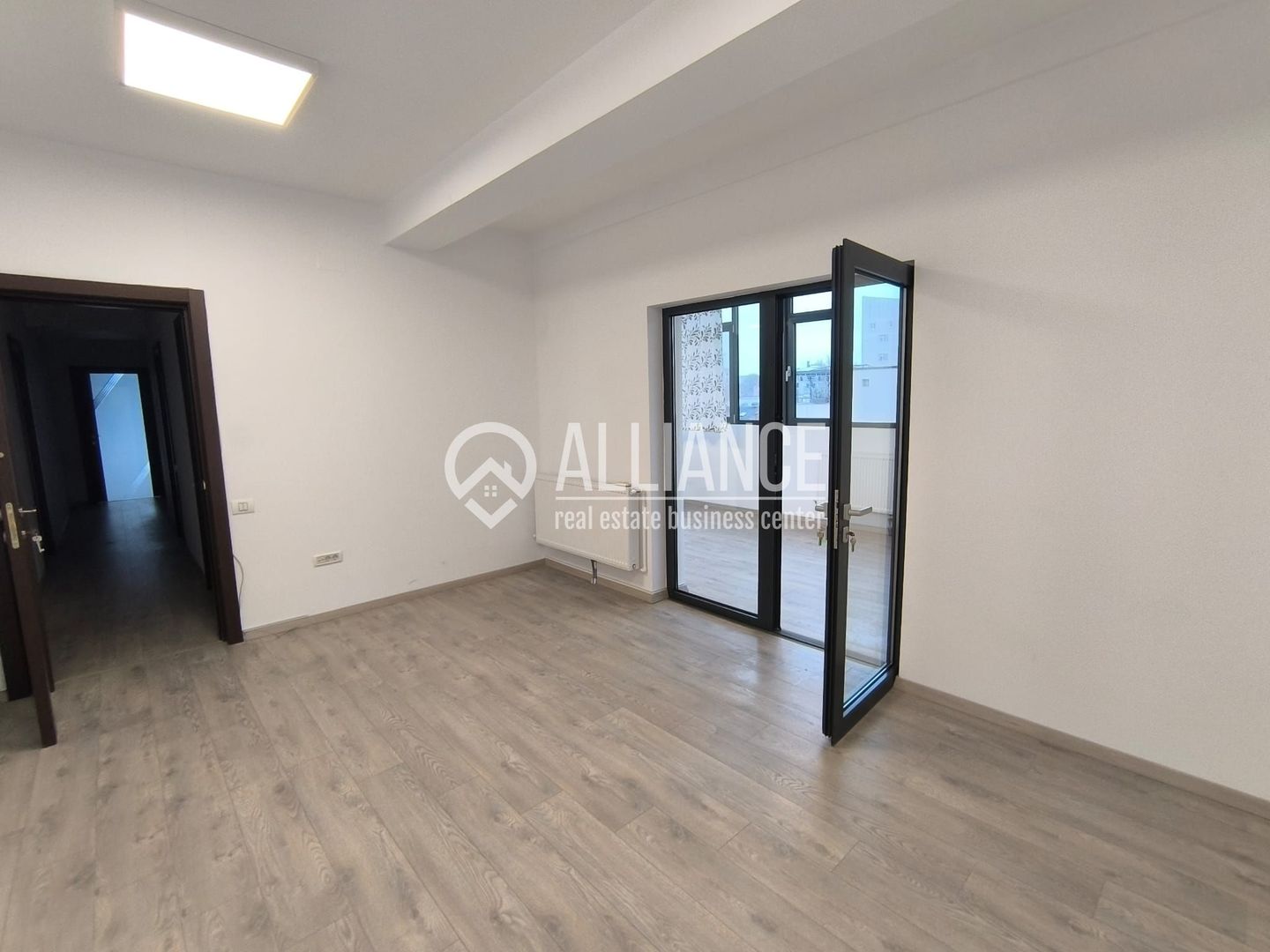 CENTRU ANAF(COD03) - Birou luminos ,cu teras, in cladire noua ! - Poză 5