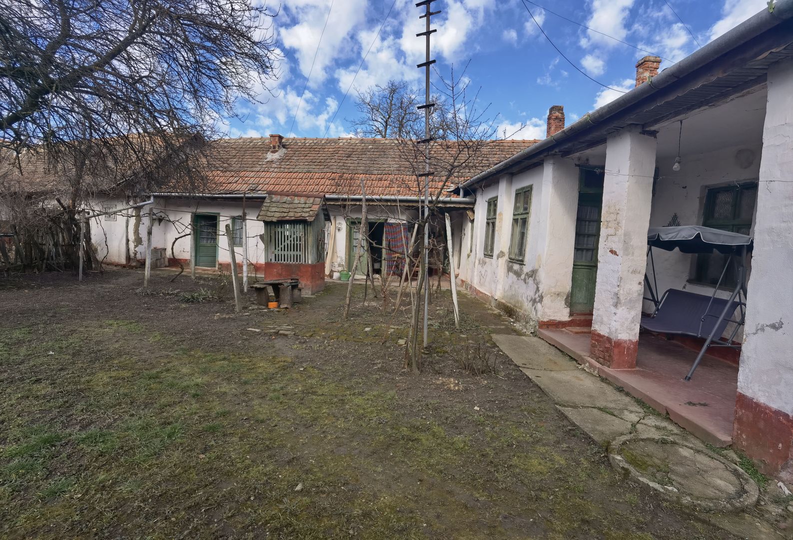 Casa cu teren generos- Recas - Poză 1