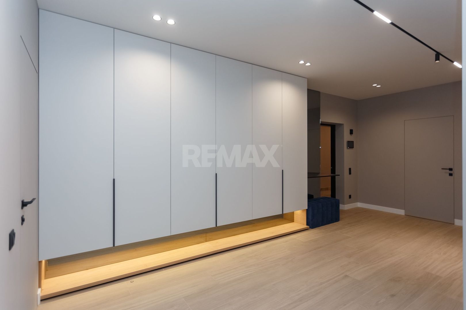 De închiriat apartament, 3 dormitoare + terasă, str. Teatrală 3, Centru. - Poză 23