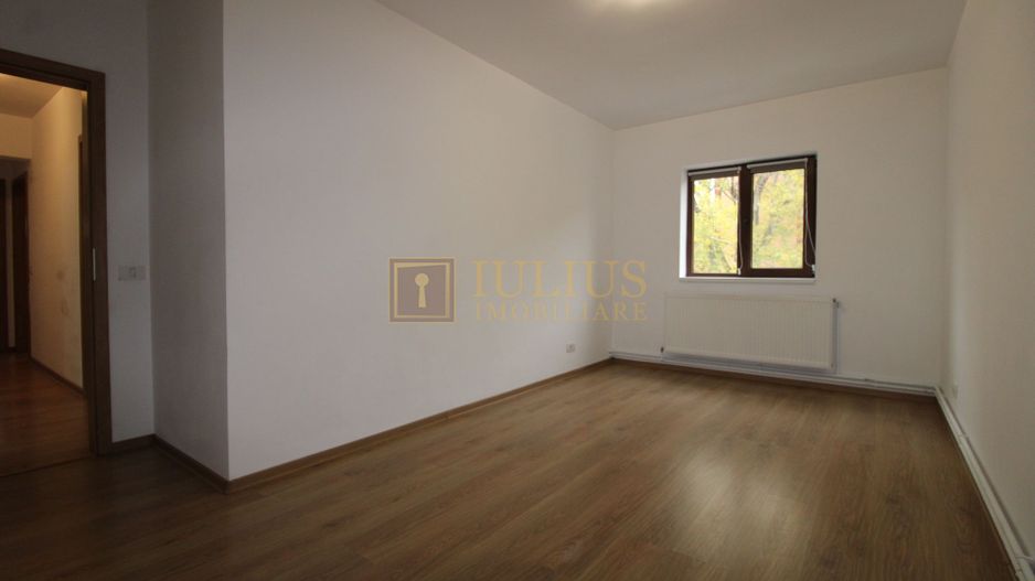 8 incaperi, 2 bai, centrala proprie, 3 locuri de parcare; Lipovei. - Poză 19