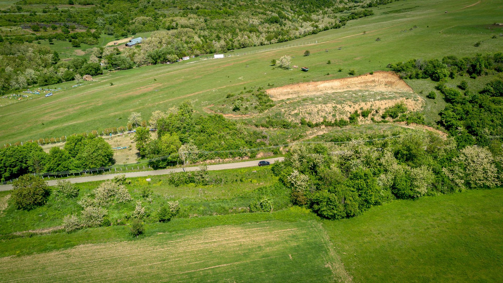 Teren extravilan în vecinătatea Mănăstirii Feredeu - Poză 8