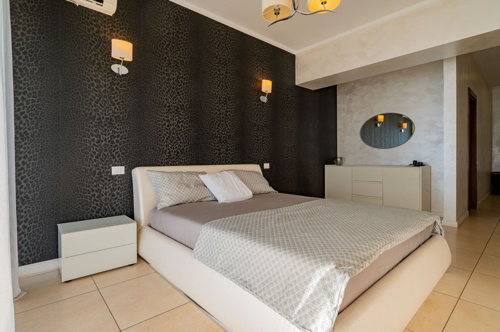 3 camere | 95 mp + terasă 20 mp | Vedere frontală lac | Mamaia-Cazino - Poză 17
