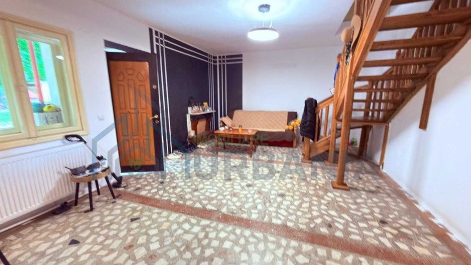 Casă de vânzare în Bucium - Bârnova, zonă centrală - Poză 8