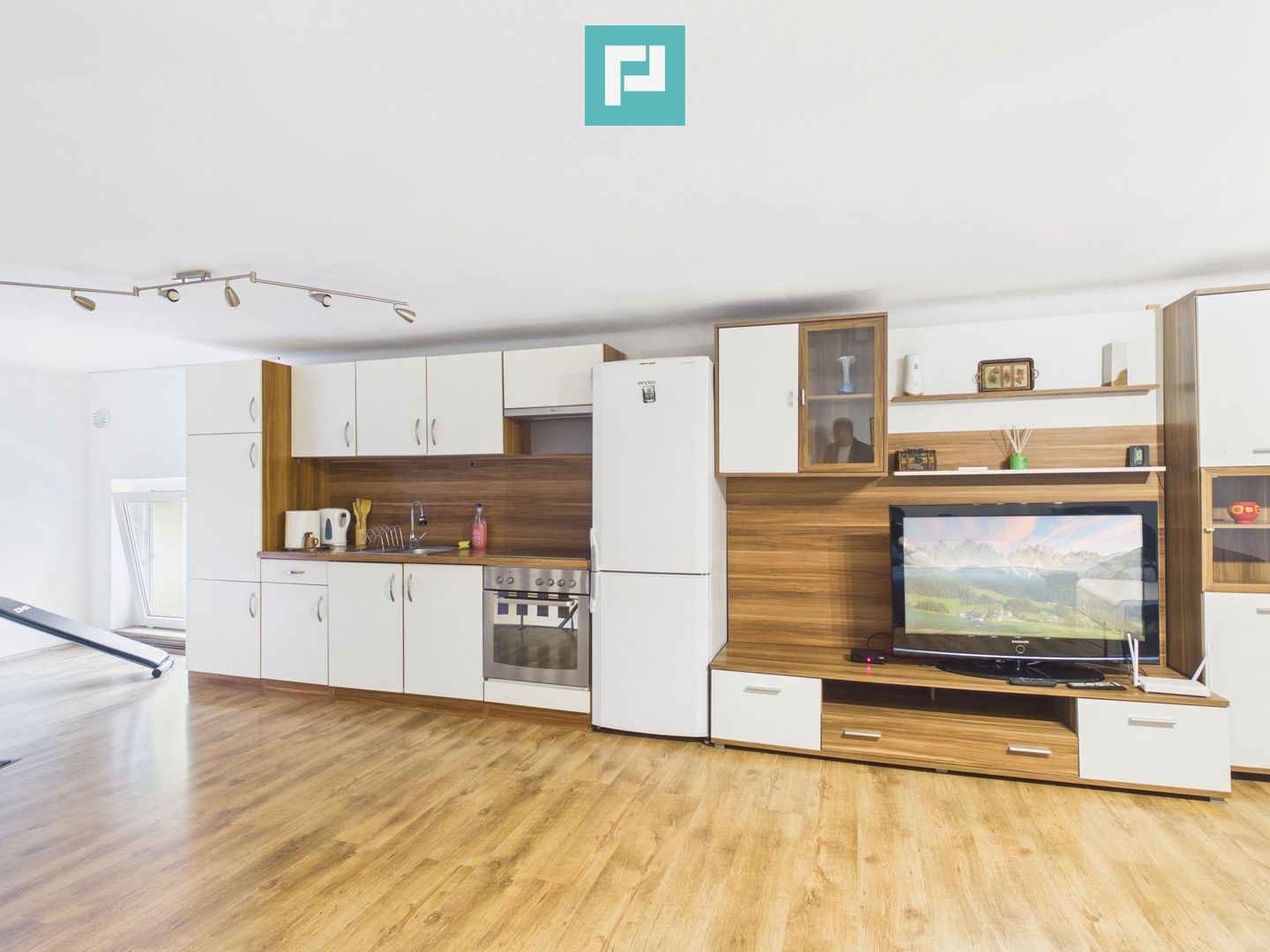 Apartament două camere Bulevardul Revoluției - Poză 1