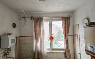 Apartament 2 camere, etaj 2, – zona Pompieri, Hunedoara, balcon, 44 mp - Poză 3