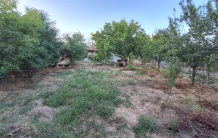Teren cu casa batraneasca de vanzare in comuna Jugureni judet Prahova