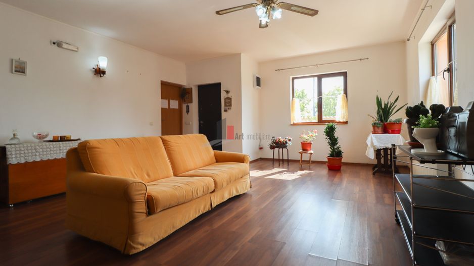 Vila "SEPHARA", teren 700 mp,  292 mp suprafata totala, NEGOCIABIL - Poză 1