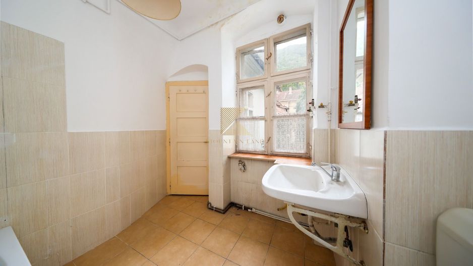 Locație rară în Brașov: ideal pentru regim hotelier sau business - Poză 21