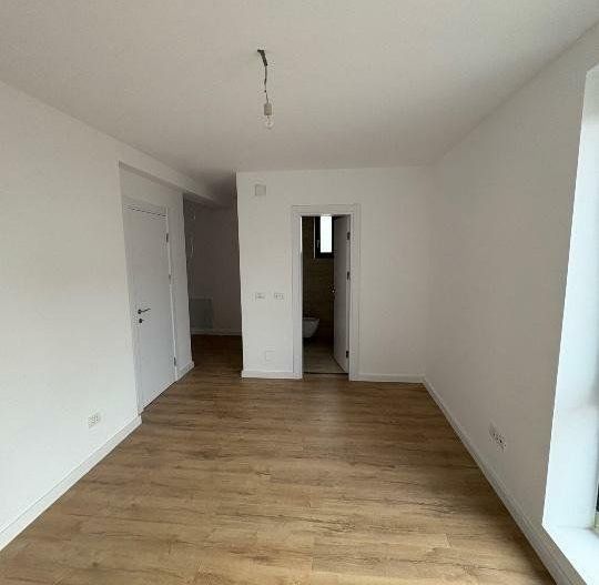 Vila moderna spatioasa - Poză 16