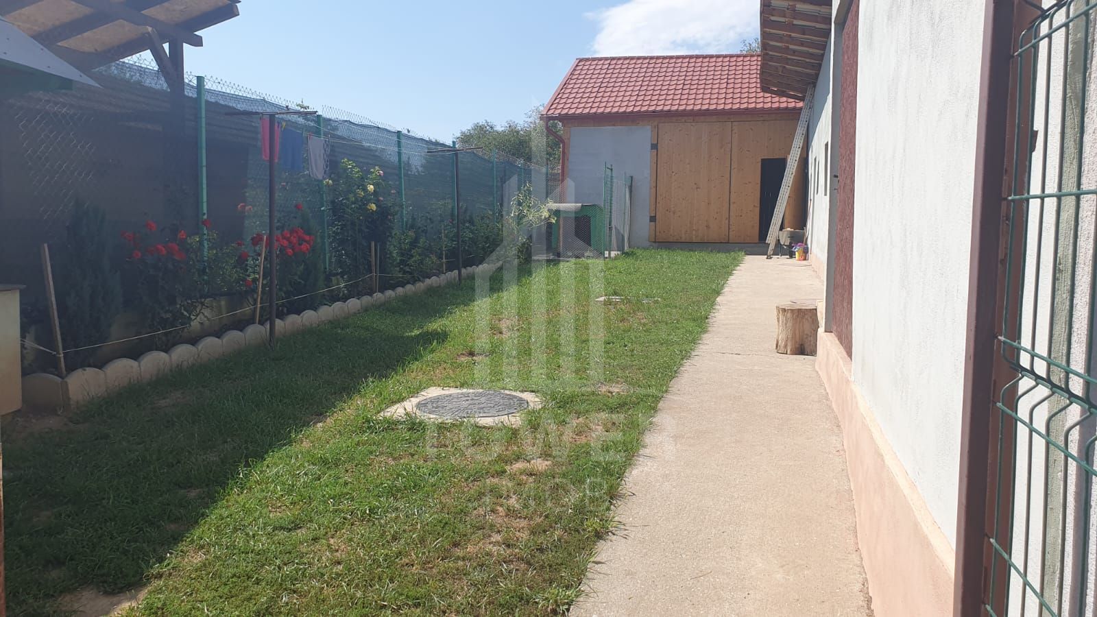 Casă spațioasă de vânzare în comuna Roșia .COMISION 0% - Poză 2