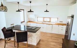 Casa 8 Camere- 3 Bai-316 MPU- Teren 581MP-Selimbar - Poză 7