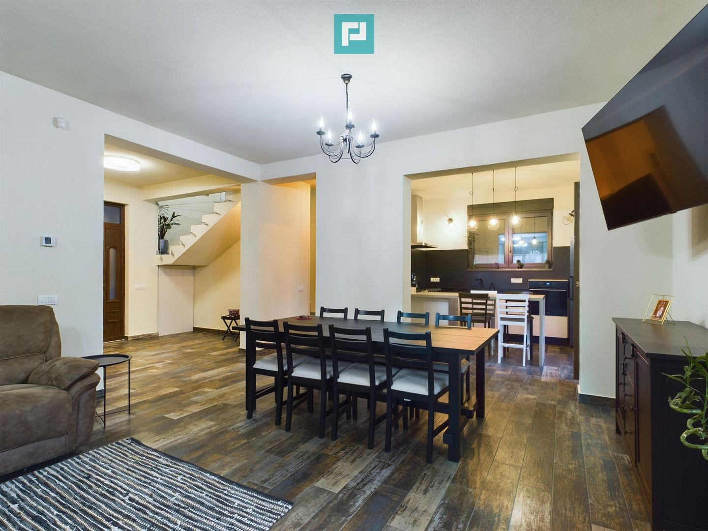 Casă modernă cu piscină încălzită în zona Tivoli - Poză 1