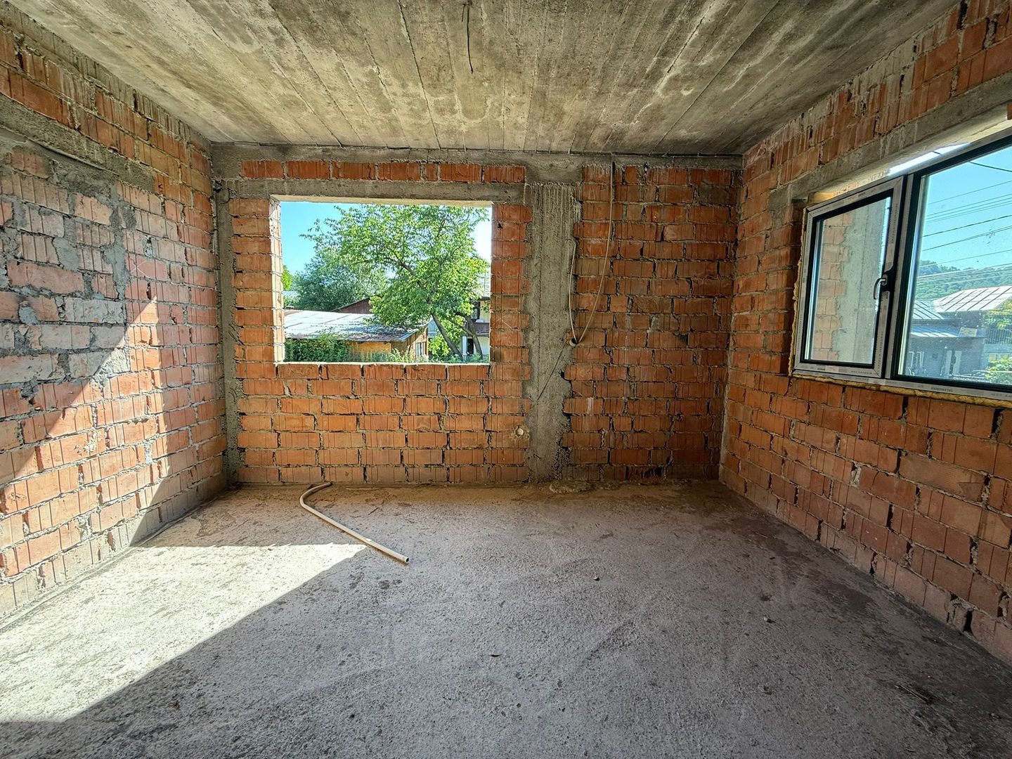 Vanzare casa cu 4 camere+anexe într-o zonă de poveste – Bezdead - Poză 8