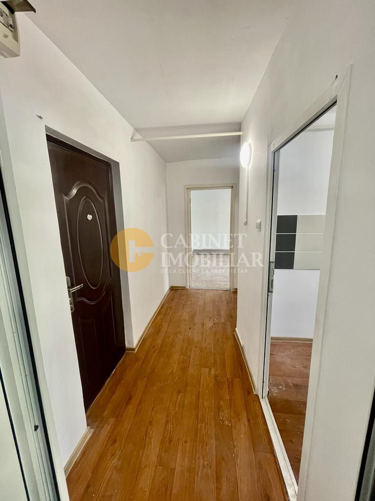 Etaj 1 Apartament 2 Camere Decomandat 55 MP Bloc 1986 - Poză 1