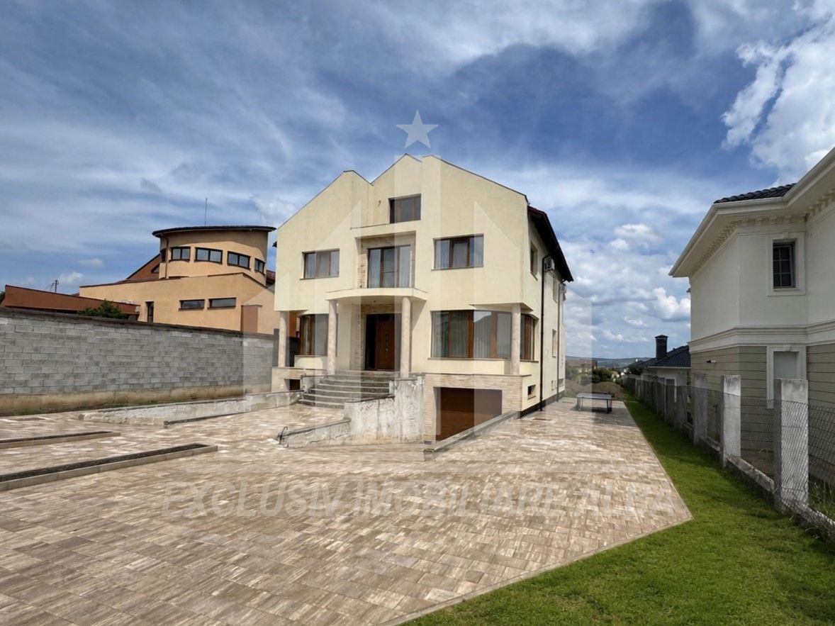 Casa individuala | Pensiune | 560 mp | 1450 mp teren | Cetate - Poză 1