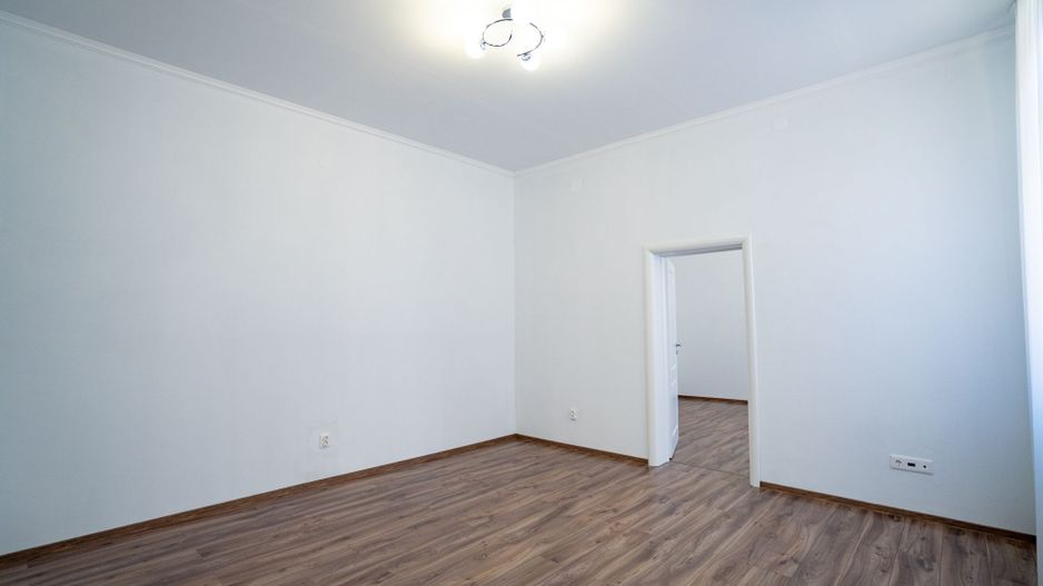Apartament cu 2 camere, casă la curte comună – Central, Oradea - Poză 9