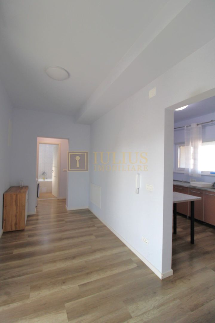 Casa cu 3 camere, locuri de  parcare, curte - Poză 14