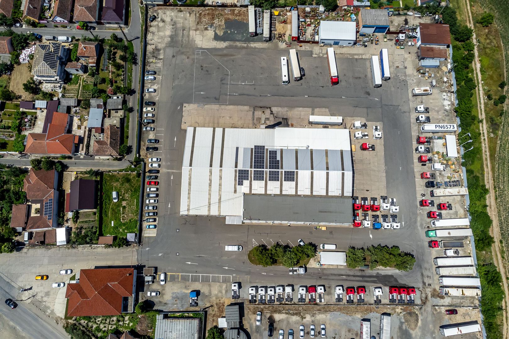 Birouri și platformă betonată cartier Micălaca - Poză 9