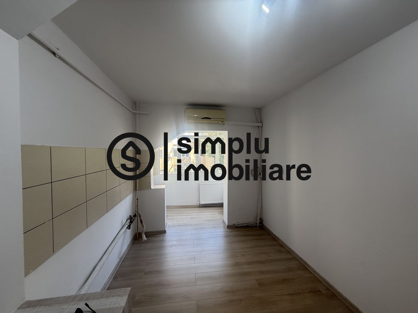 2 decomandate, centrala, etaj 1/4 - 1 Mai - Poză 9