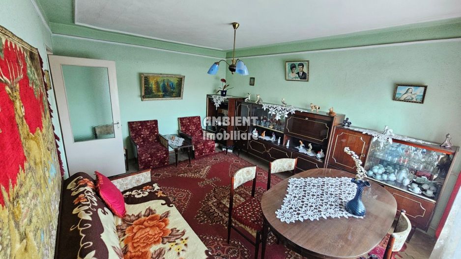 Apartament cu 4 camere, etaj 3, nerenovat, zona ULTRACENTRALA; - Poză 1