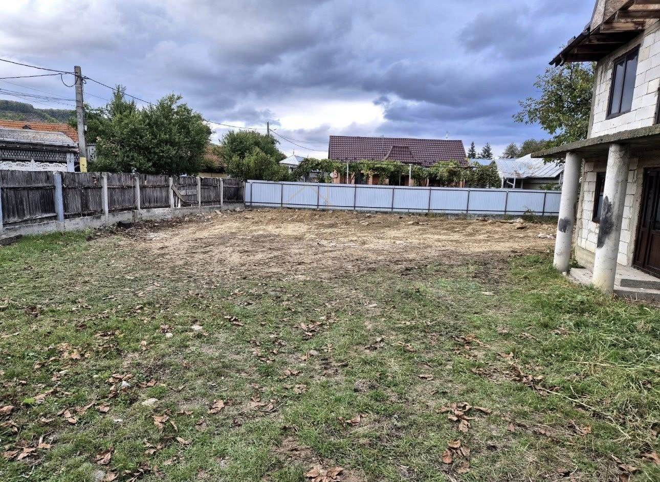 Casa de vanzare la 7 km de Onești - Casin - Poză 2