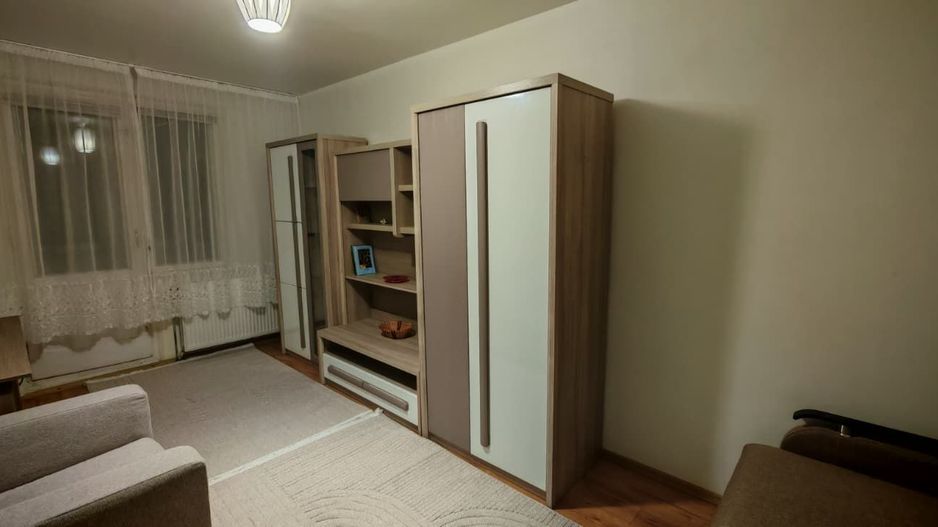 Garsoniera zona Tractorul ,bloc de apartamente - Poză 2