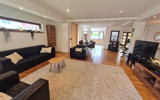 Vila spațioasă și recent renovată în Ghiroda! - Poză 57