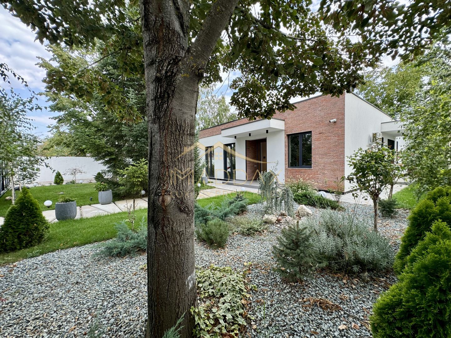 Vila cu 5 camere // * 565 mp gradina* // Tunari - Poză 88