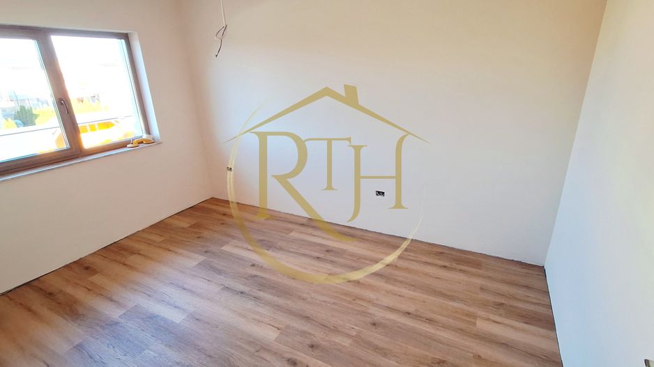 Oferim spre vanzare casa-duplex cu 4 camere si 3 bai situata in Giroc - Poză 12