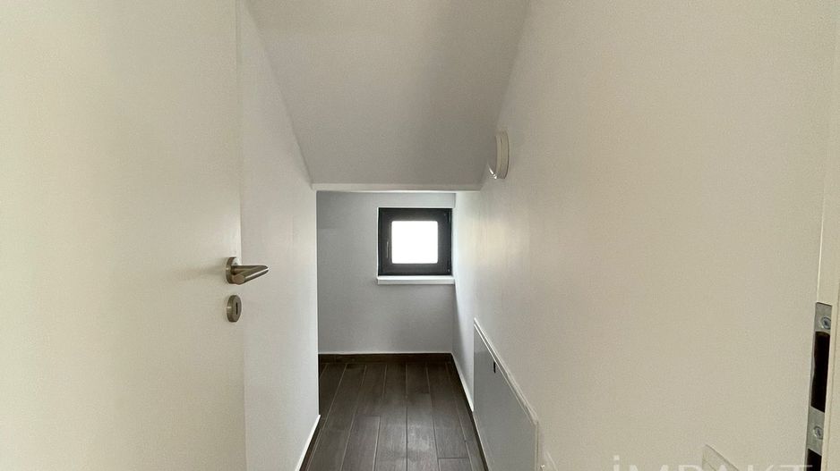 Casă / Vilă cu 4 camere de închiriat - Dezmir - Poză 7