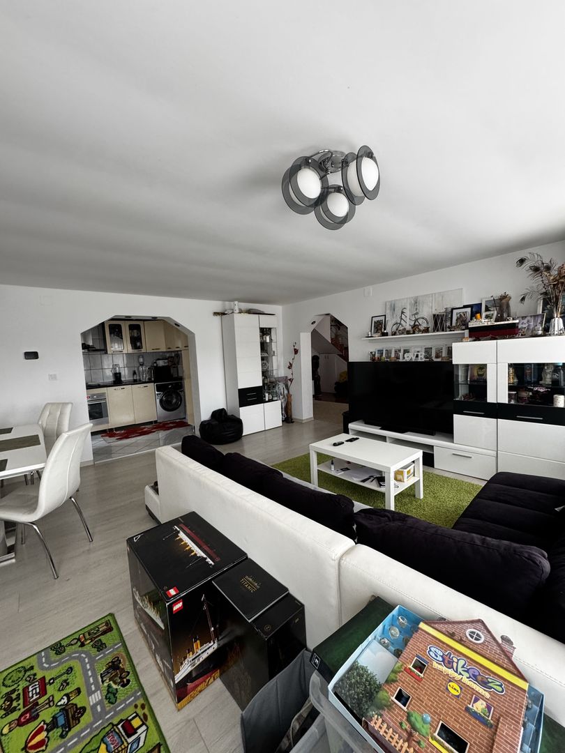 Casa de Vânzare cu lac - Poză 4