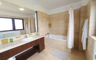 Vila de închiriat Mamaia Nord | Kazeboo Beach | Curte 250 mp - Poză 12