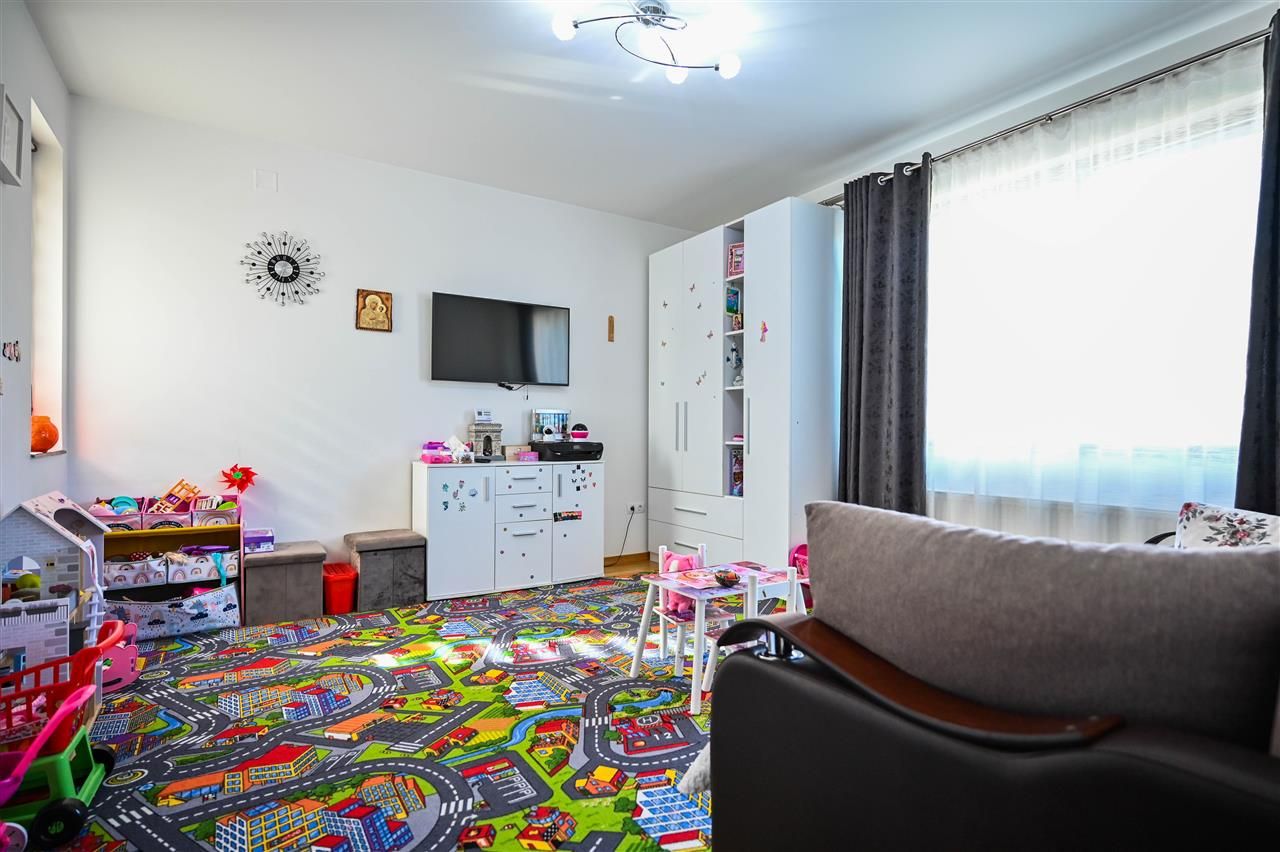 Somptuozitate in stil modern, 2 garaje, 3 terase, totul pe 1.000 mp teren - Poză 30