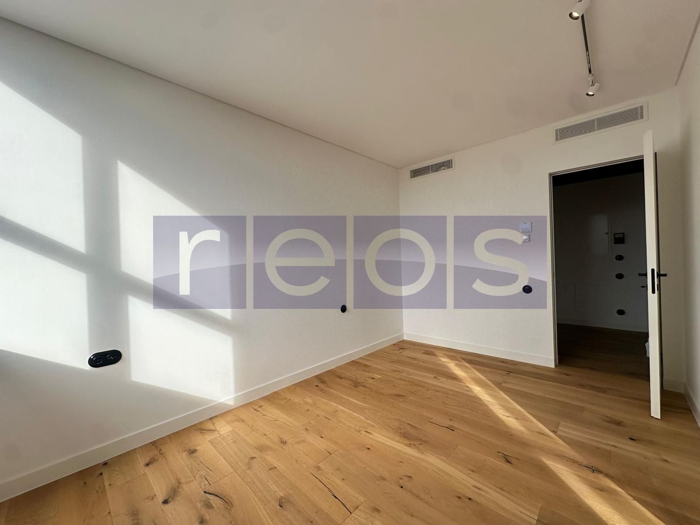 DE VANZARE PENTHOUSE 200MP | 4 CAMERE | DESIGN DEOSEBIT | FINISAJE LUX - Poză 8