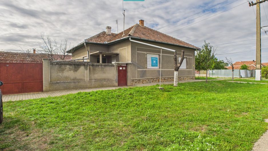 Casă cu teren generos, zonă centrală, Curtici - Poză 21