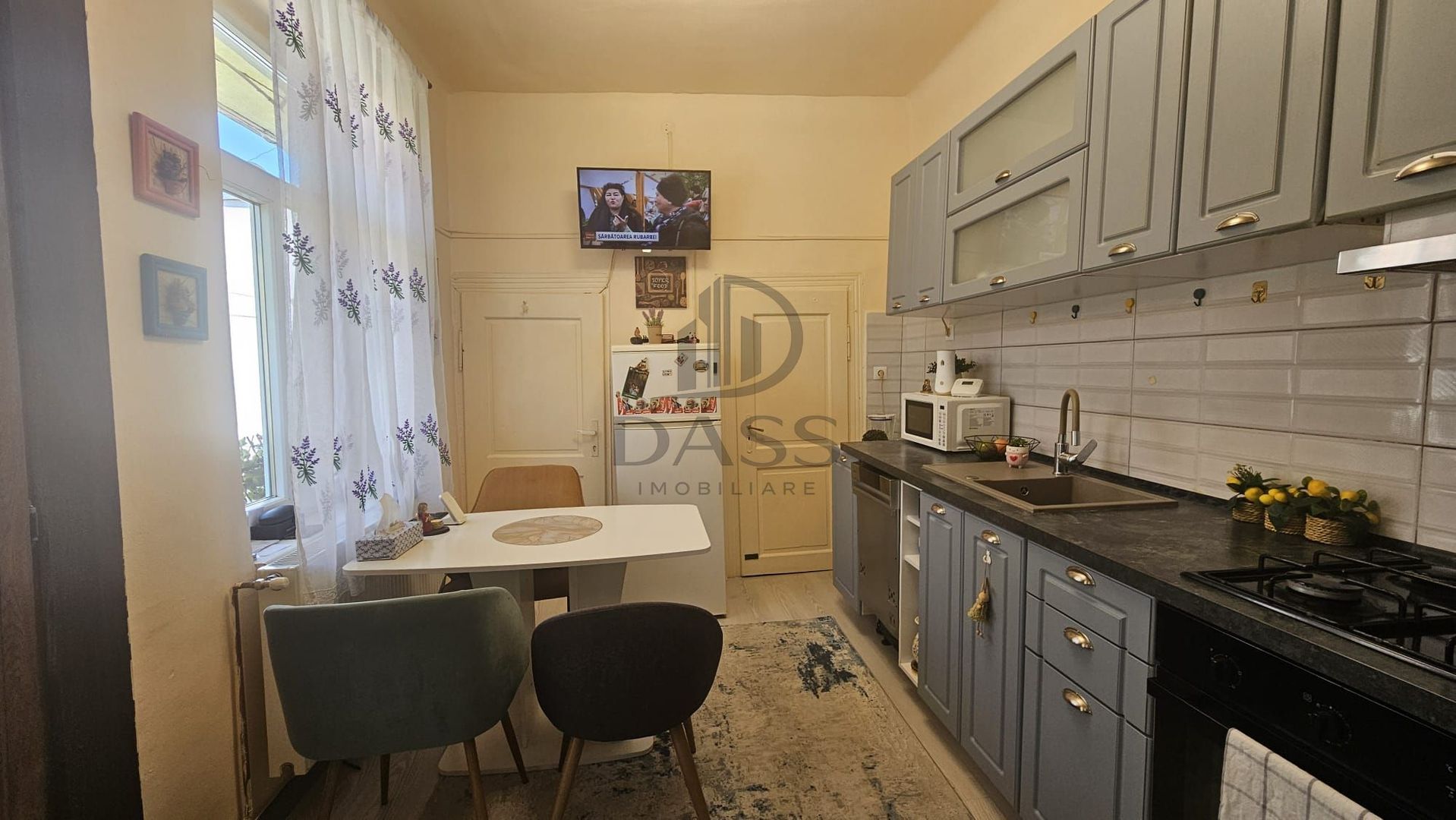 2 camere în inima orașului – ideal pentru locuit sau investiție - Poză 4