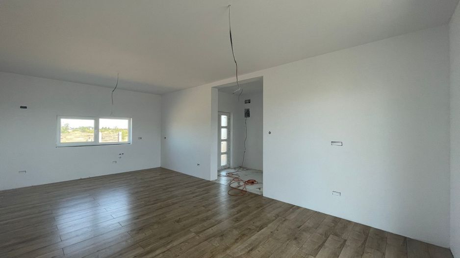 Duplex despartit prin baie | 3 camere | Super Preț | Urseni - Poză 1