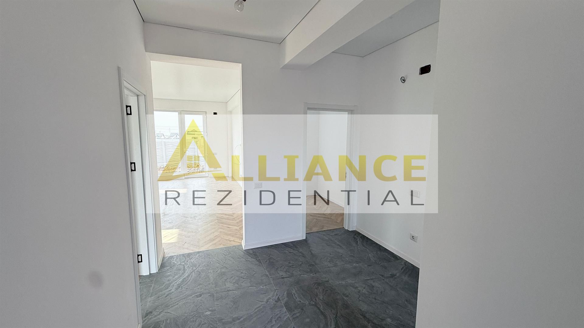 Casa Individuala - 4 camere - 2 bai - 371 mp teren - Poză 7