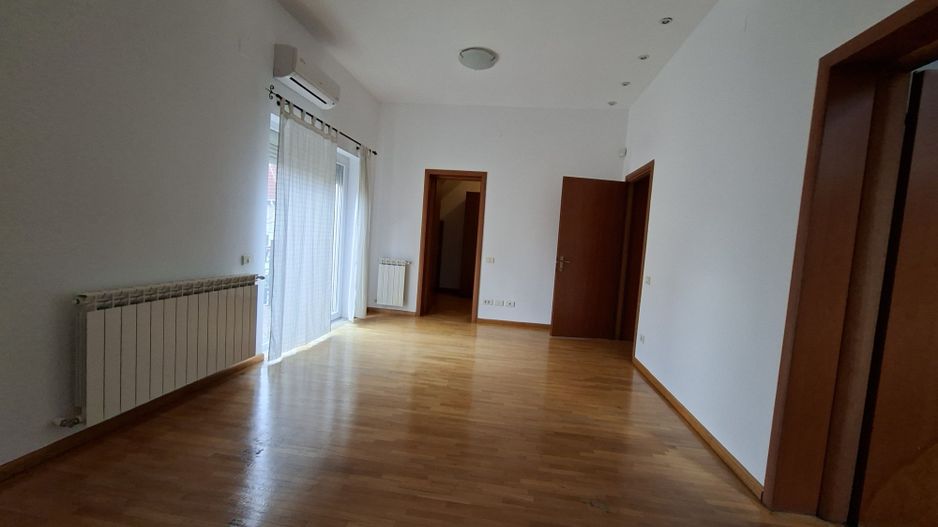 Vilă luminoasă I Gradina mare si loc de joacă privat I Iancu Nicolae - Poză 33