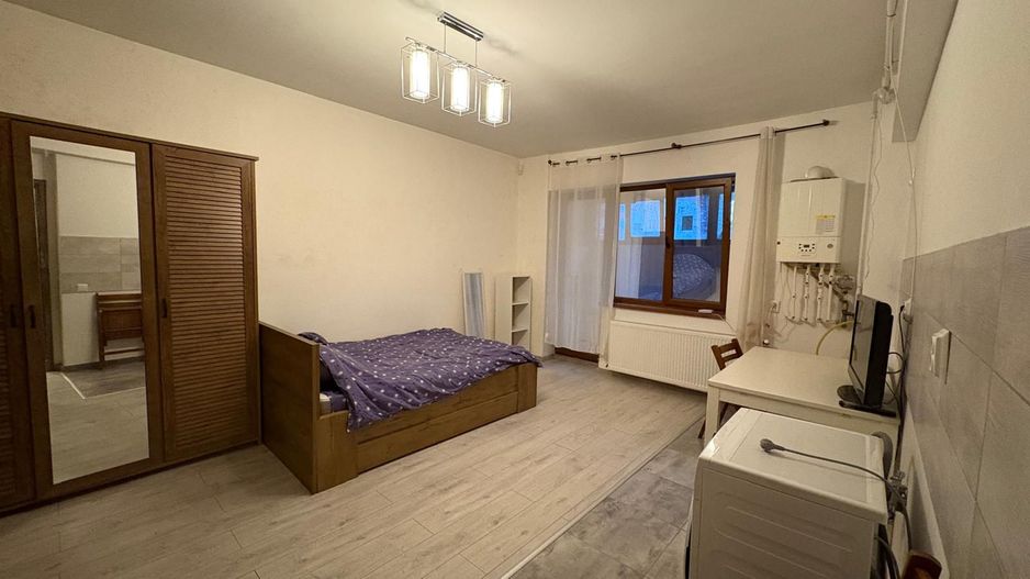 GARSONIERA P-TA RESITA,CENTRALA PROPRIE, MOBILATA/UTILATA, CURATA - Poză 1