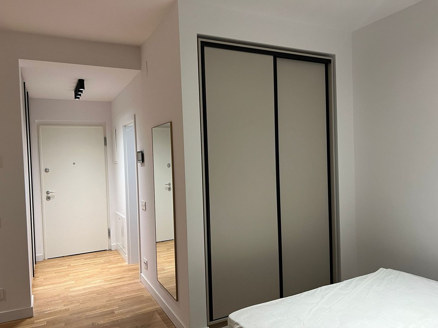 Prima inchiriere | Studio cu curte privata | Avalon Estate - Poză 9