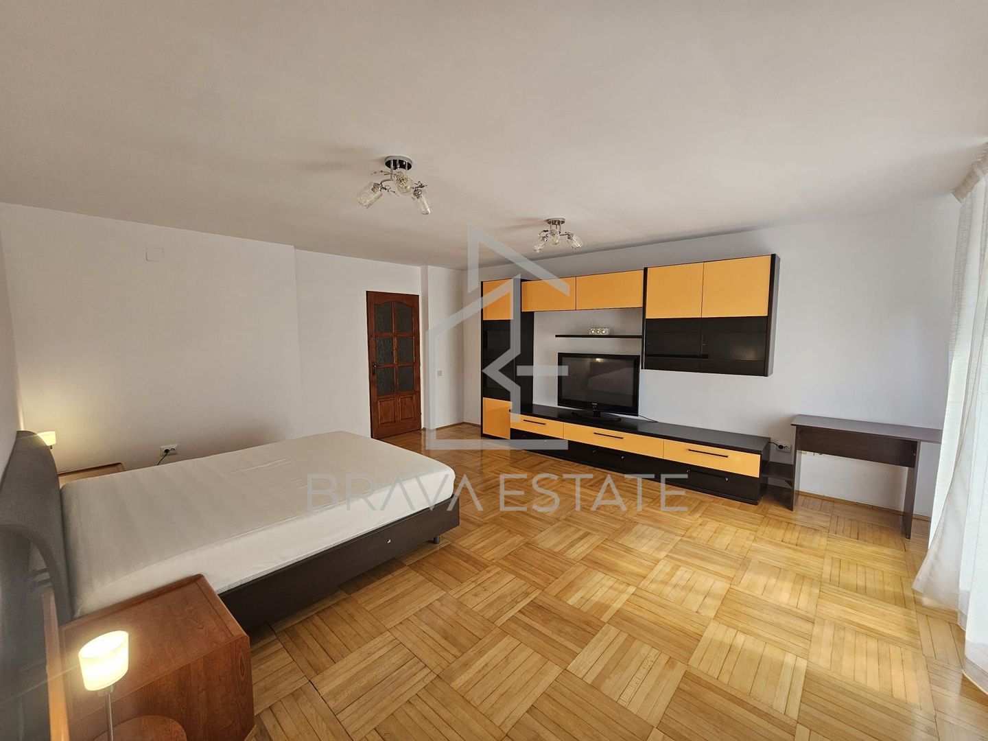 Apartament 3 camere, 100mp, 2 băi, 2 balcoane, 2 parcări, str Pădurii - Poză 16