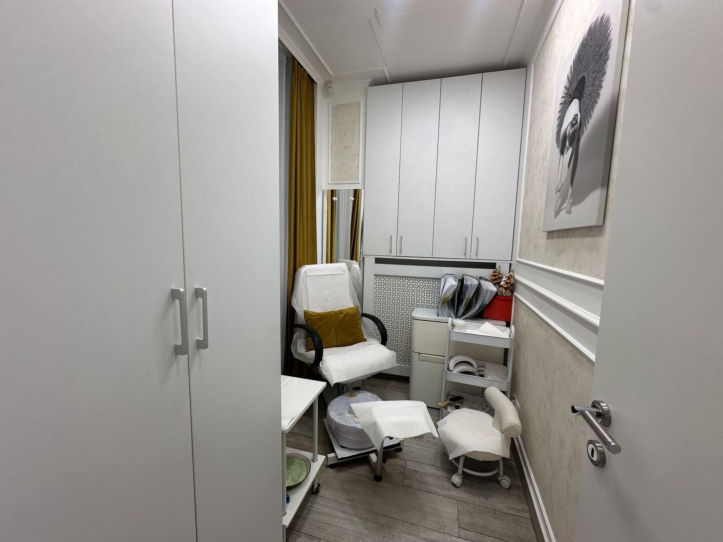 INCHIRIERE SALON HERASTRAU I UTILAT MOBILAT COMPLET - Poză 8