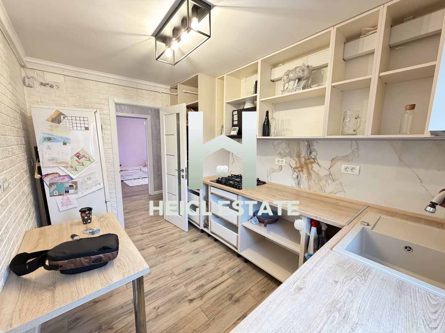 Apartament decomandat cu 3 camere si 2 bai in zona Soarelui - Poză 8