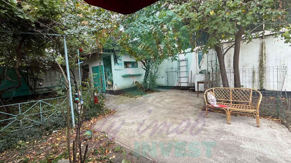 "Casa bunicii" pe un lot de teren de 307 mp - Poză 1