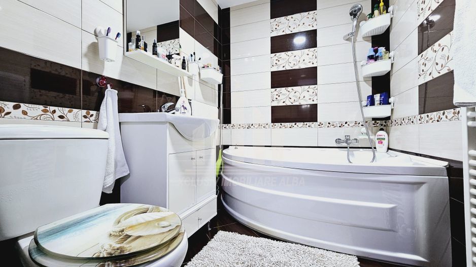 Apartament cu 3 camere de vanzare, Cetate - Poză 10